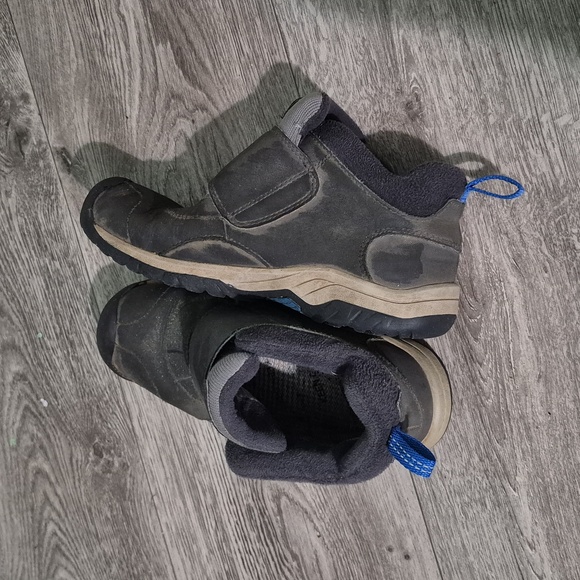 KEEN Kids' Black‎ and Gray Boots - Picture 4 of 6